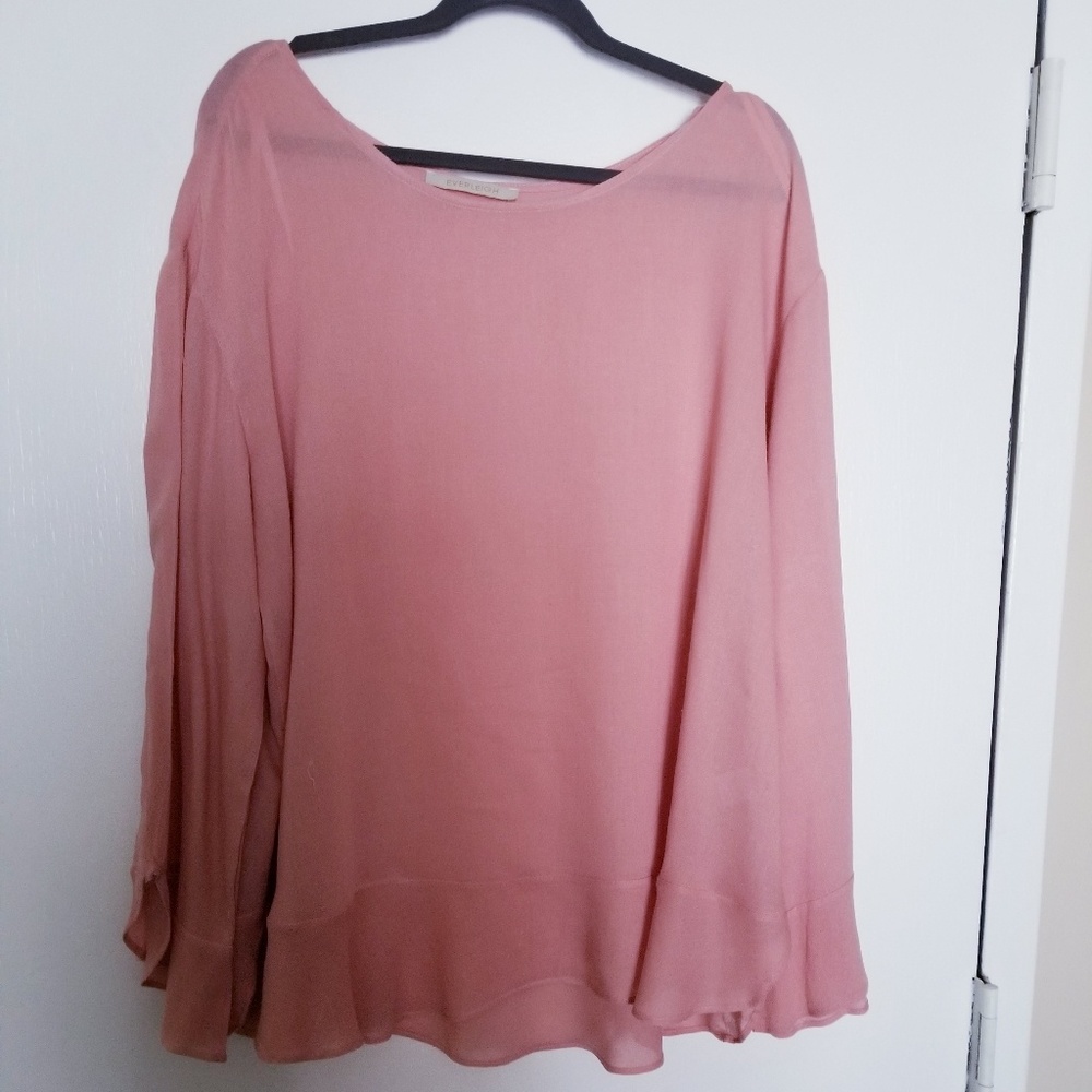 Beautiful ruffled hem blouse